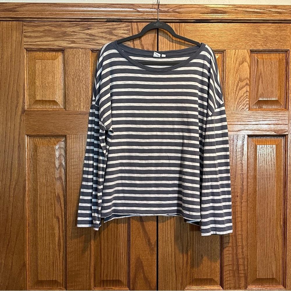 Gap Women’s Gray and White Stripe Long Sleeve Shirt size Large